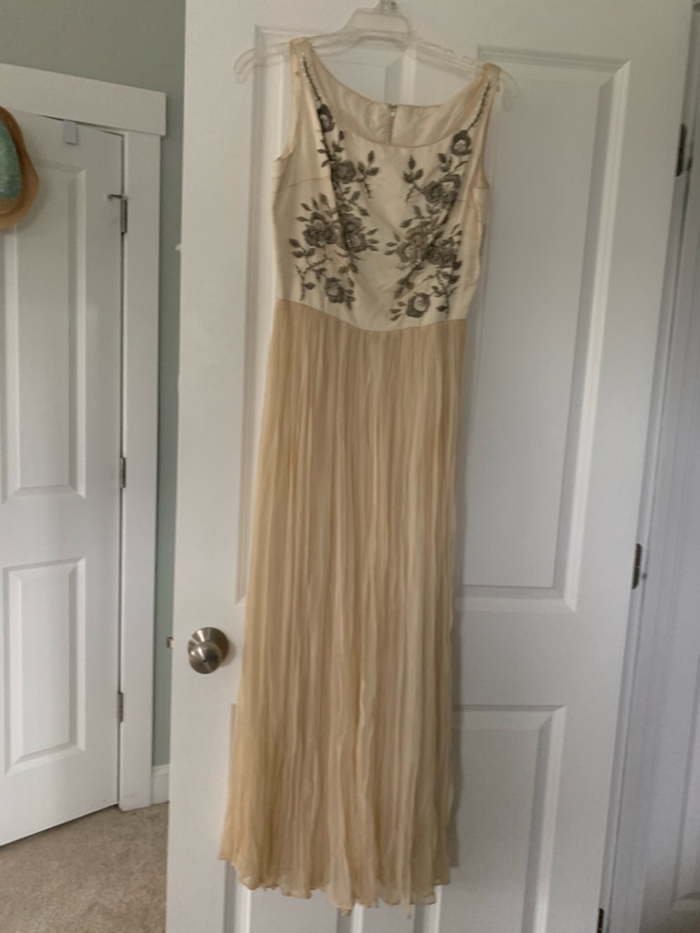 Sleeveless Cream Silk Chiffon Beaded Wedding Dress